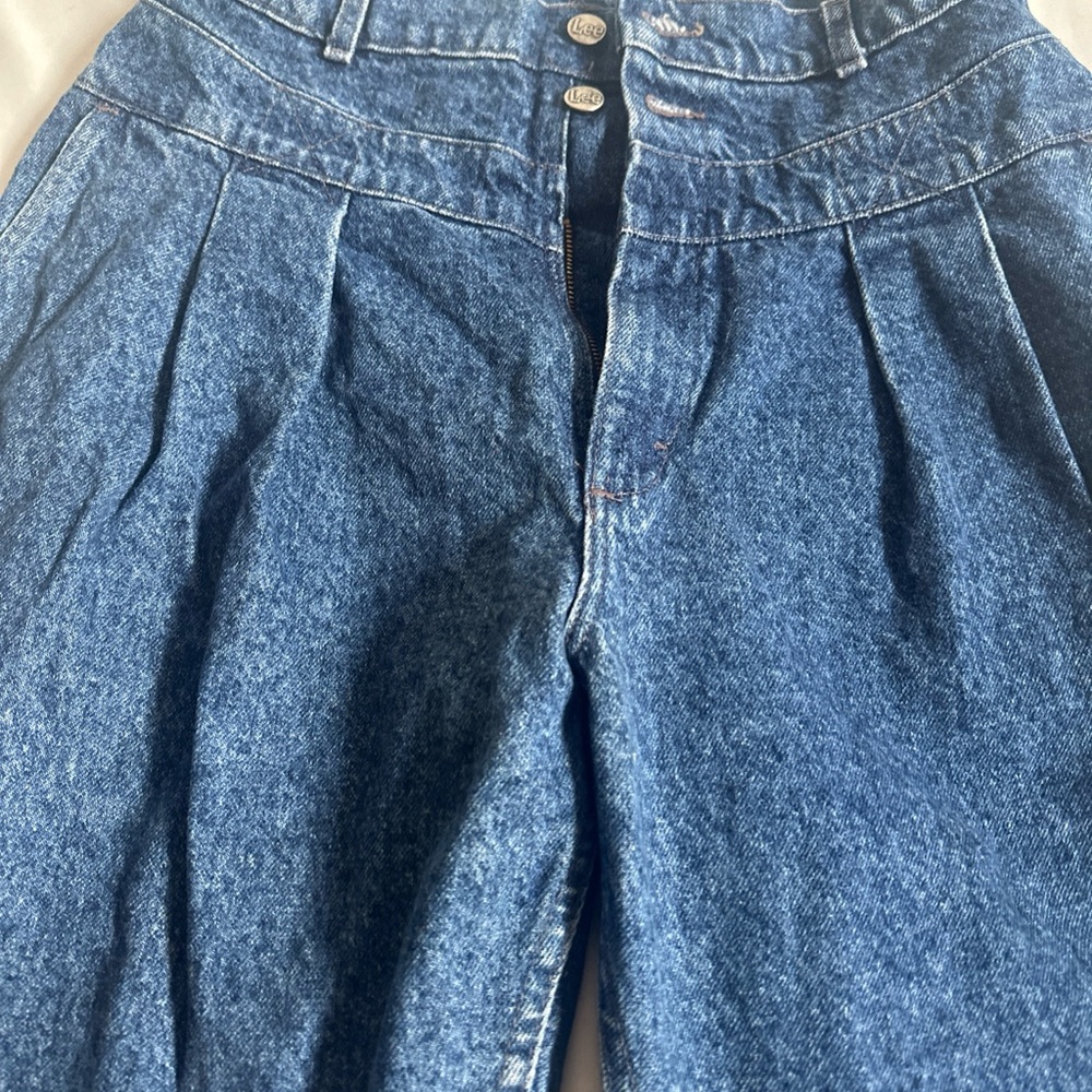 Lee’s women’s 1980 vintage pleated denim jeans bare back